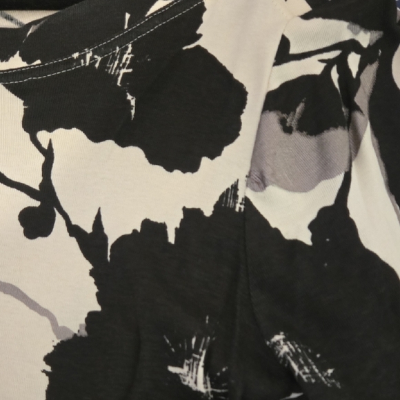 Chico's Black and White Graphic 3/4 Sleeve Blouse - Picture 4 of 5